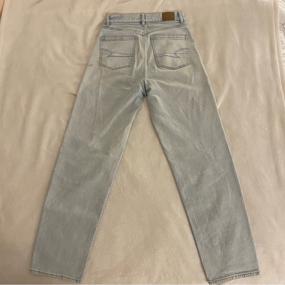 AE Highest Rise Baggy Straight Crossover Light Wash Jeans - Picture 6 of 8